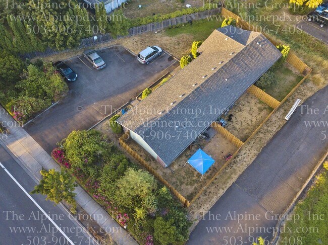 Building Photo - 2 Bed Multiplex in Beaverton with Spacious...