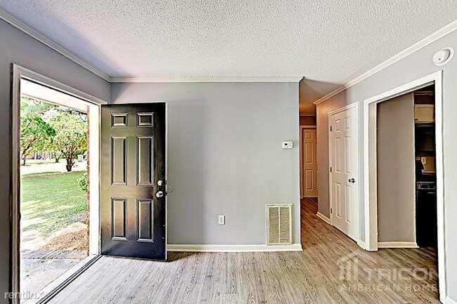 Foto del edificio - 2704 Riverside Ln