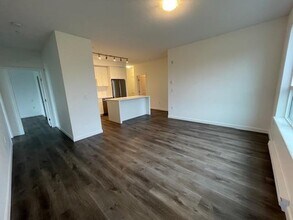 Building Photo - 16633-16624 105