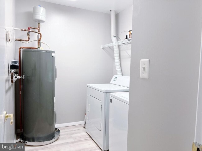 Foto del edificio - 8141 Needwood Rd