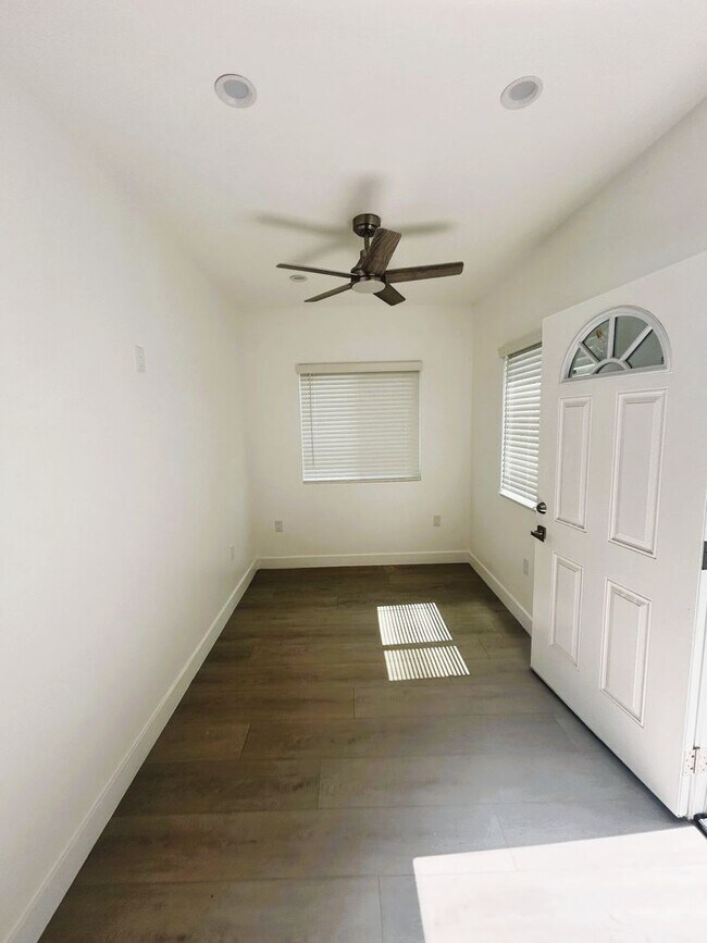 Foto del edificio - Eldora, 10313-10321 1/2