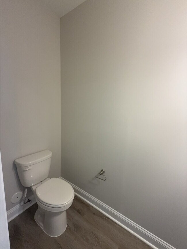 Building Photo - Two Bedroom Two and a half Bathroom Townhome located in Hubert!