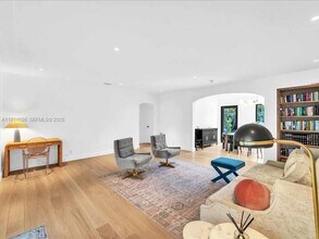 Building Photo - 920 W 47th Ct