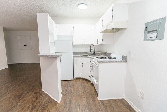 Interior Photo - 238 South Serrano Ave