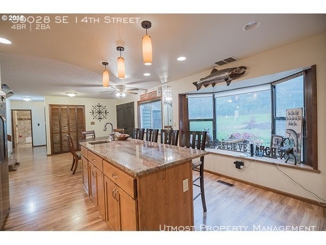 Foto del edificio - Cabin Home on 7 acres, VIEWS and HUGE SHOP!