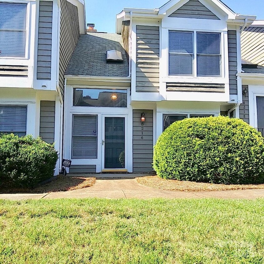 Primary Photo - 8216 Legare Ct