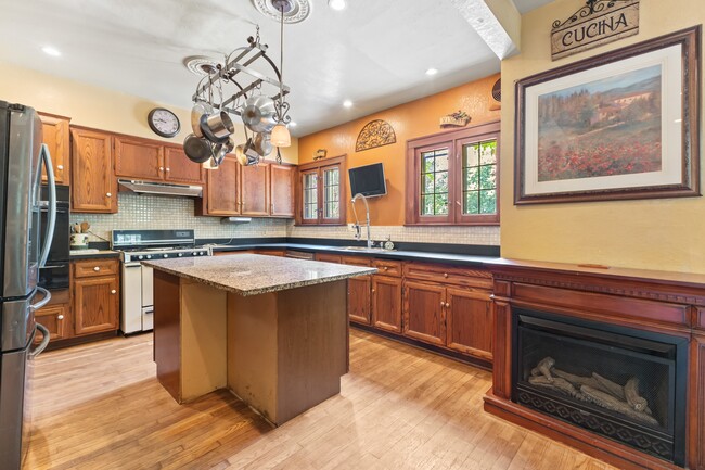 Building Photo - 2260 5th Ave