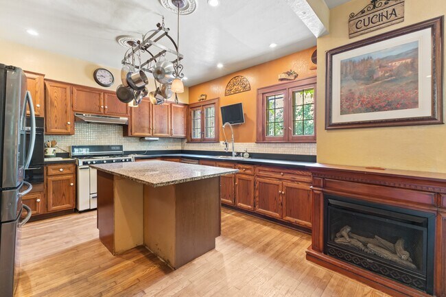 Foto del edificio - 2260 5th Ave