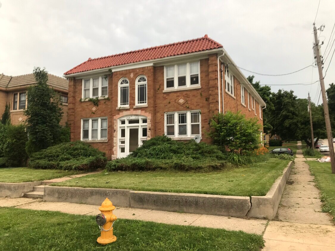 1728 Rural St Unit 2nd floor east, Rockford, IL 61107 1728 Rural St Rockford, IL Apartments