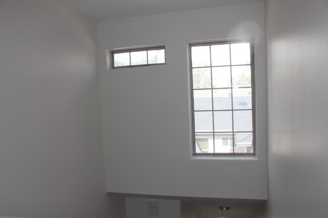 Building Photo - 3 bedroom in Los Angeles CA 90024