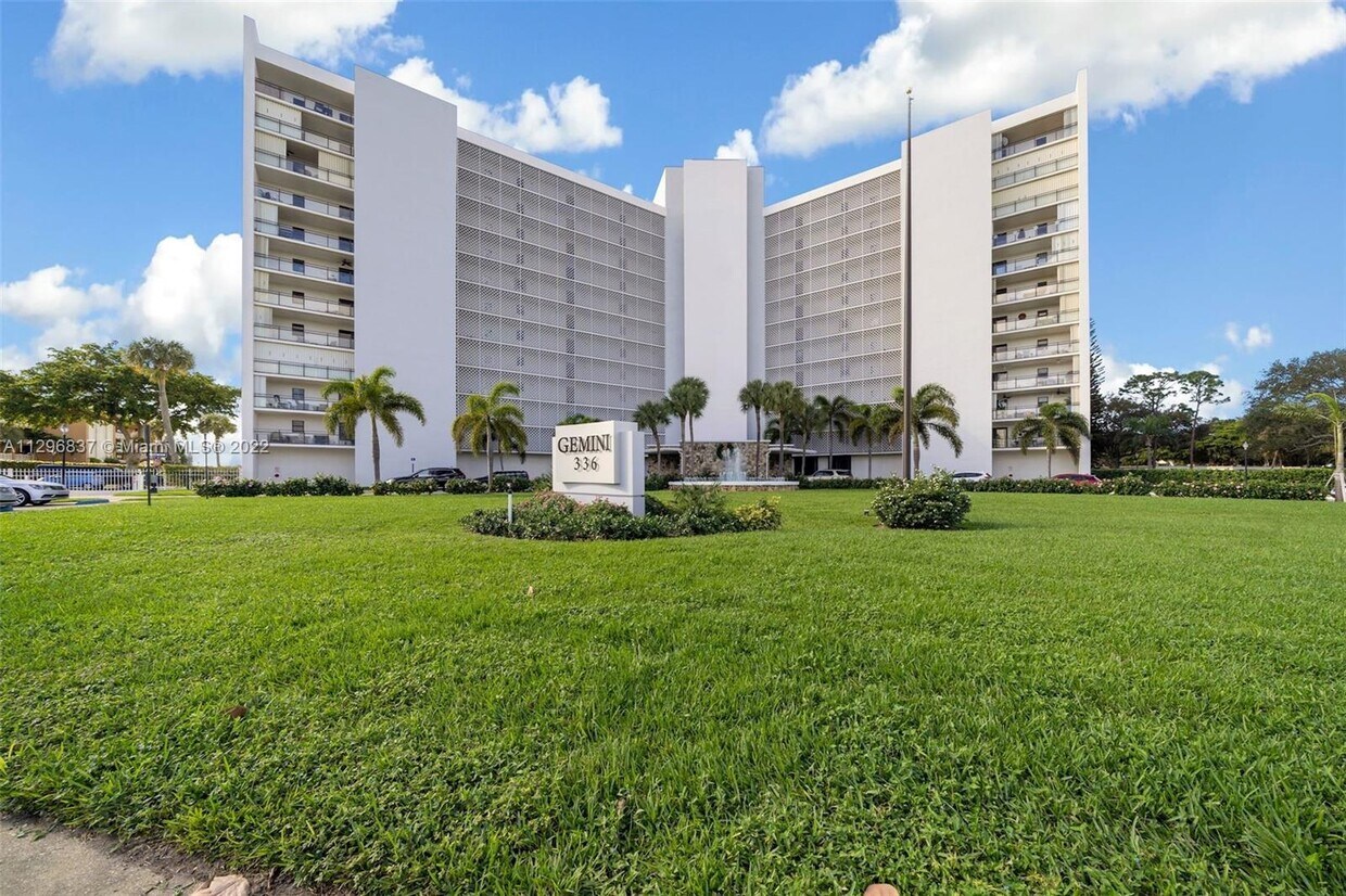 Foto principal - 336 Golfview Rd