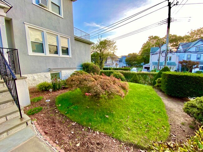 Building Photo - 72 Soundview St
