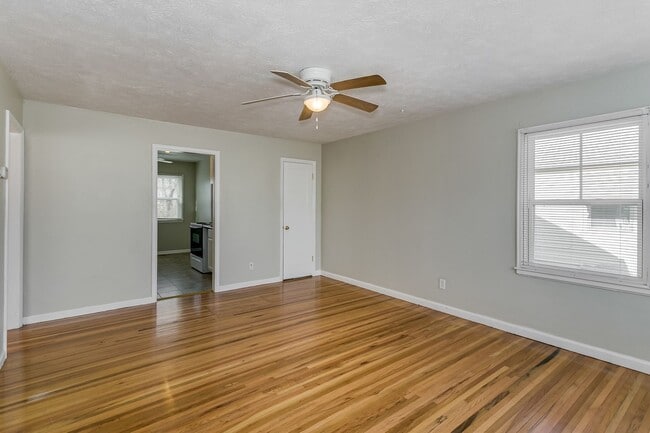 Building Photo - 2 Bed 2 Bath with Basement!