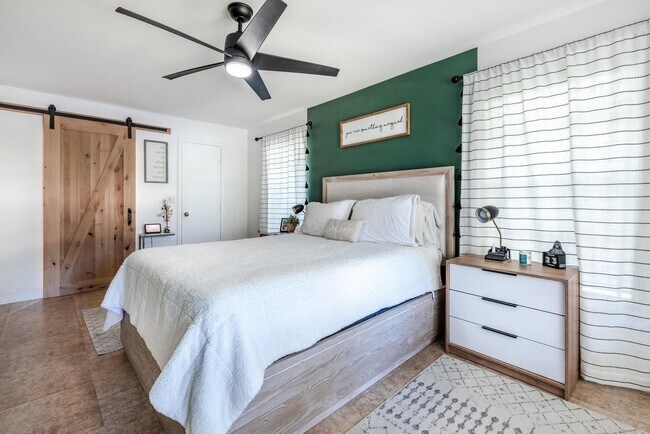 Building Photo - 9930 Pineapple Tree Dr