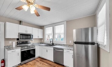 Building Photo - 348 Woodbine Way