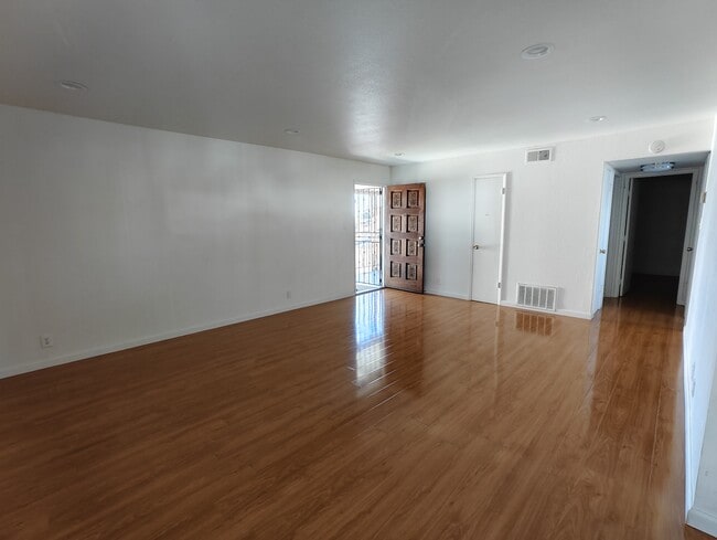 Building Photo - 2834 Malabar Ave