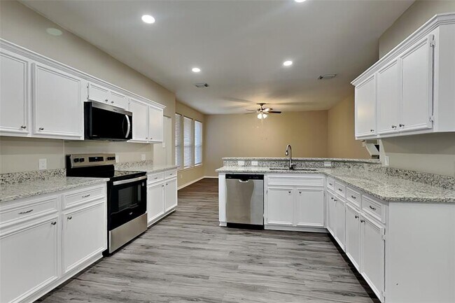 Foto del edificio - 26953 Kings Crescent Dr