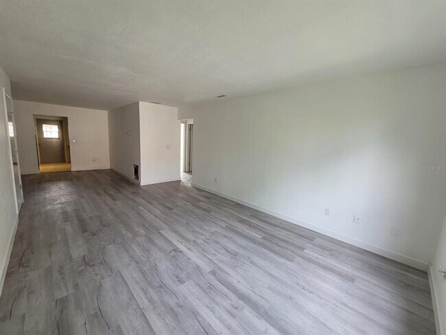 Foto del edificio - 5329 Hansel Ave