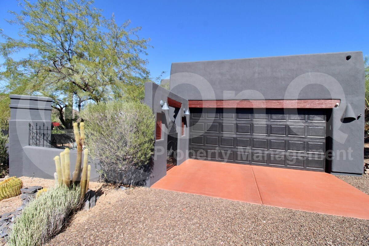 Foto principal - 6022 E Carriage Dr