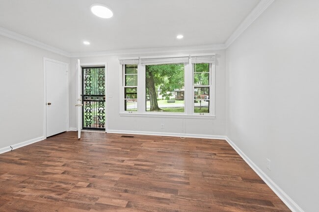 Building Photo - 3522 Hewlett Dr