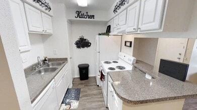 Building Photo - 515 S Bender Ave Building Photo - 515 S Bender Ave