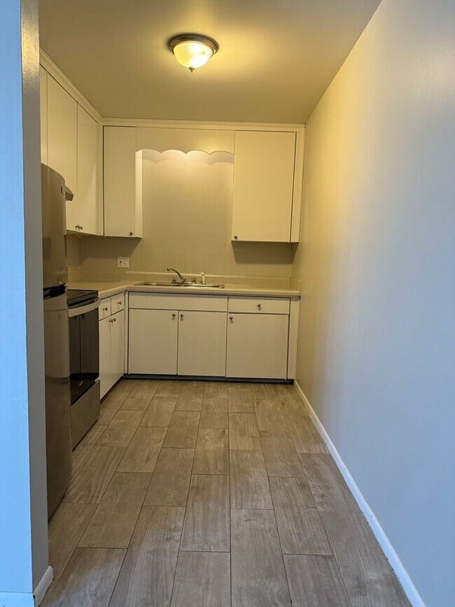 Foto del edificio - 2 Bedroom Unit was recently renovated.  Live walking distance from the downtown square or steps f...