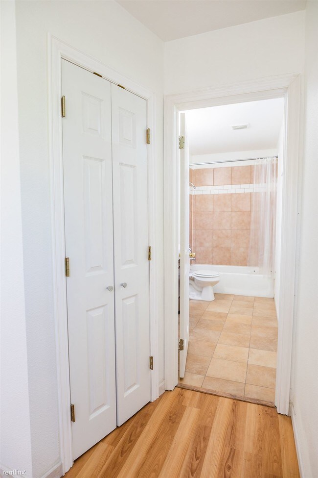 Building Photo - 1 br, 1 bath  - 1708 Garden St Unit 2