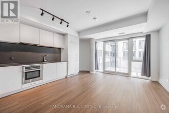 Building Photo - 689-689 The Queensway