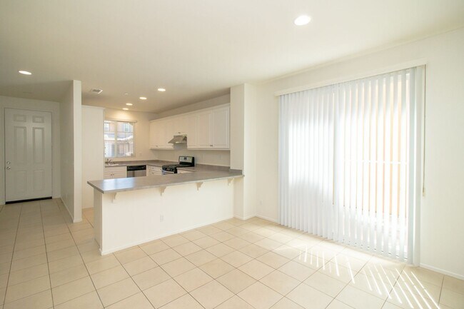 Foto del edificio - Exceptional 3 Bed/ 3 Bath Home In Beautifu...