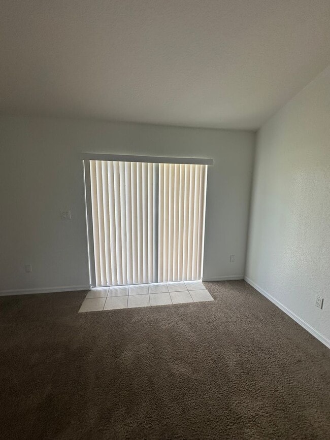 Building Photo - Marion Oaks North