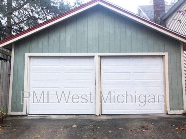 Building Photo - 103 Fitzhugh Ave SE