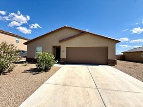 Building Photo - 2208 Clear Creek Dr