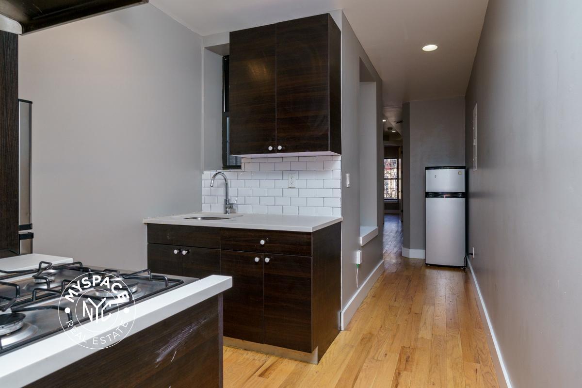Primary Photo - 1320 Sterling Pl