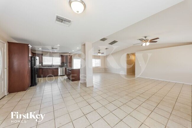 Foto del edificio - 11740 N 80th Dr