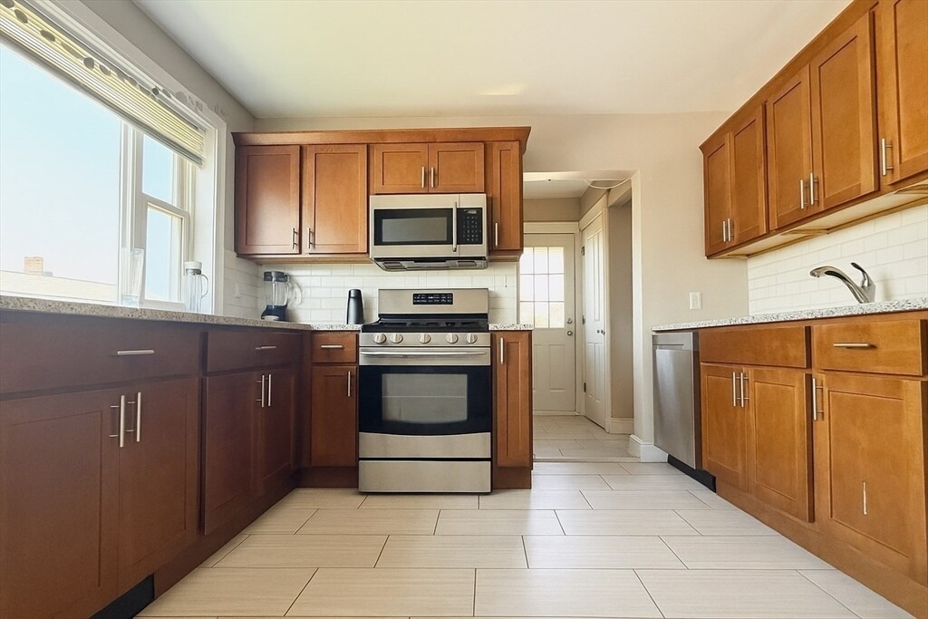 Foto principal - 128 Lawrence St