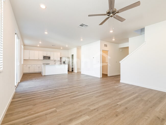 Building Photo - 2364 Devin Ave