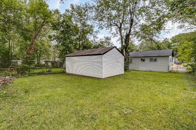 Foto del edificio - "Charming 3-Bedroom Gem with Cozy Living Space in Saint Louis!"