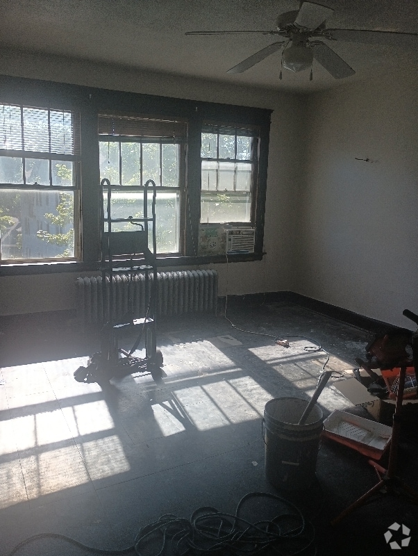 Building Photo - 33 Elmwood Ave