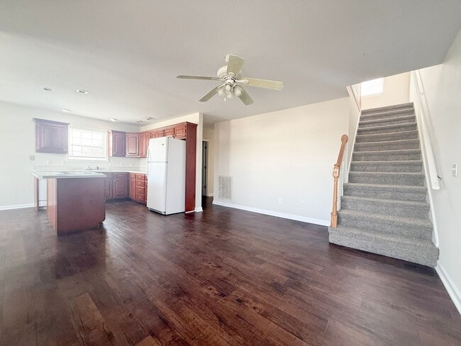 Building Photo - 430 W Stevens St