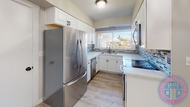 Building Photo - Desirable Woodlawn Neighborhood Ranch