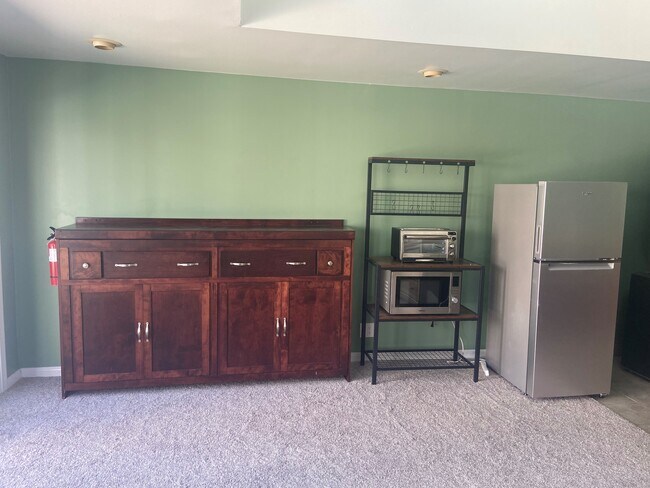 wallbed - 8021 Belton Dr