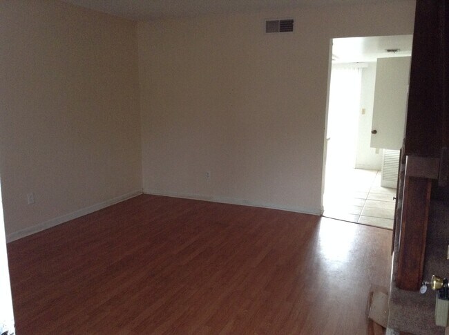 Building Photo - Convenient 2 Bedroom Townhome Near UCF & Full Sail – Available Now!