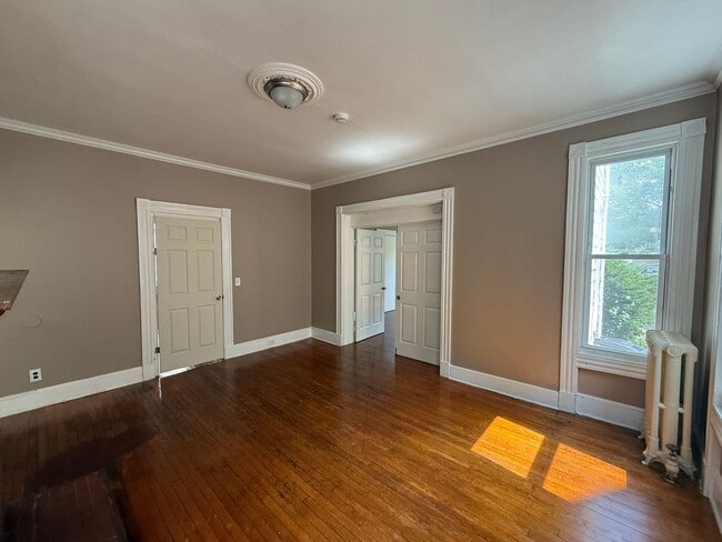 Building Photo - 870 Elm St