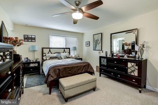 Foto del edificio - 5812 Edson Ln