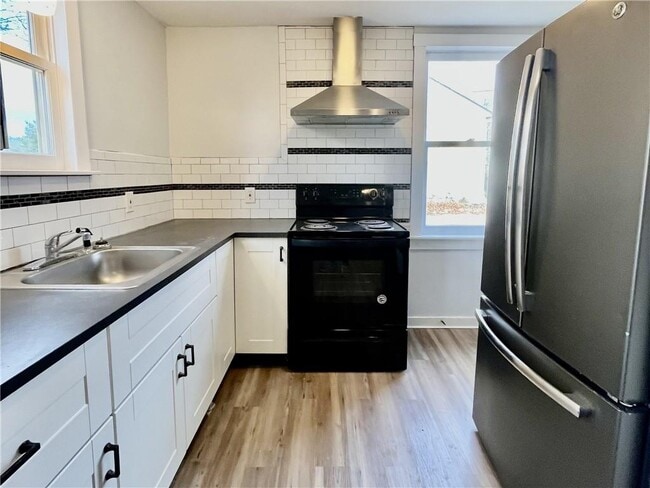 Building Photo - 8 N Rd