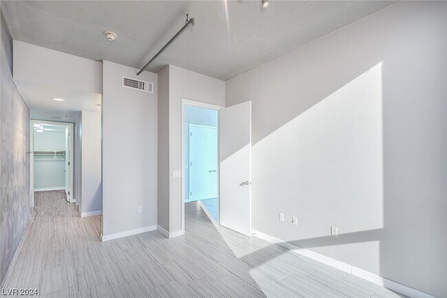 Building Photo - 353 E Bonneville Ave