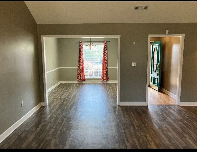 Foto del edificio - 1737 Cedarwood Dr