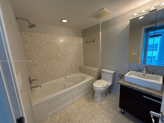 Foto del edificio - 185 SW 7th St