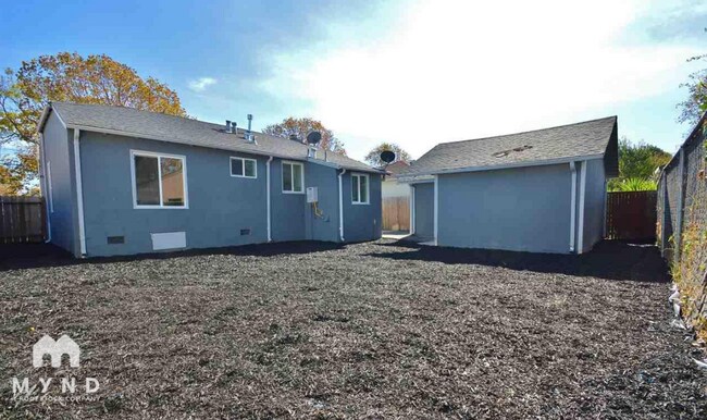 Foto del edificio - 579 El Paseo Dr