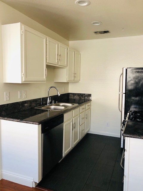 Foto del edificio - 12241 Moorpark St